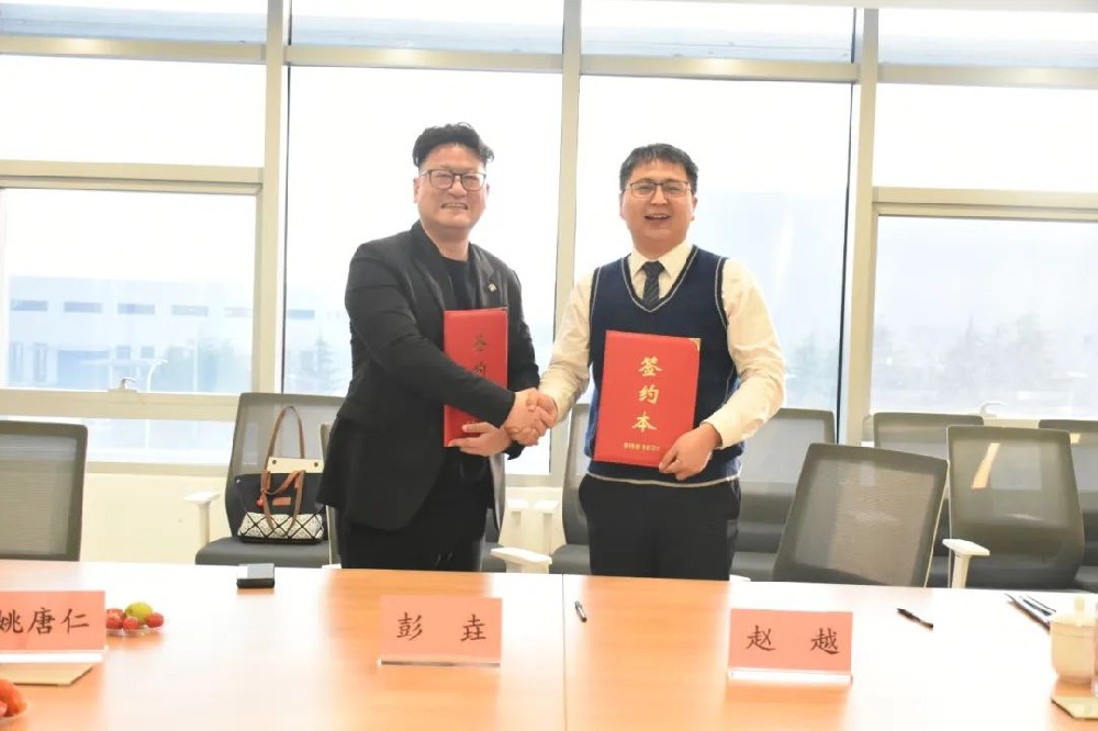 探索“光伏+AI”新模式！環(huán)晟光伏與閃馬智能簽署戰略協(xié)議