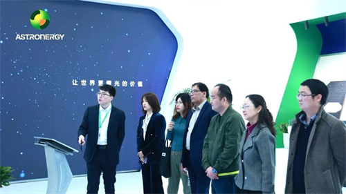 巴基斯坦駐上?？傤I(lǐng)事一行到訪(fǎng)正泰新能海寧總部